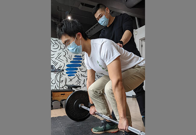 physiotherapist-with-patient